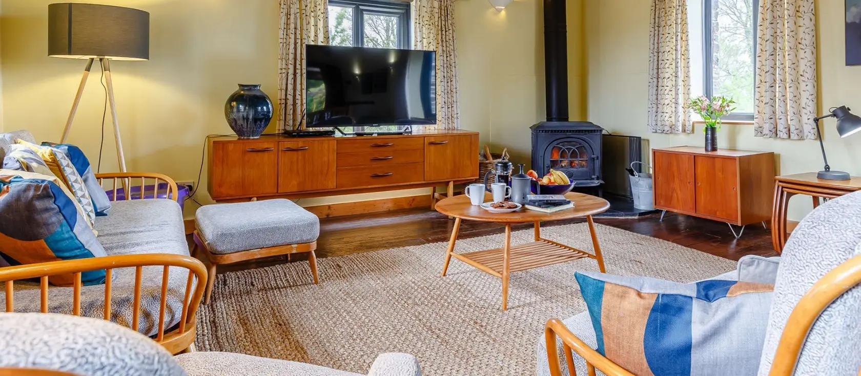 Mulberry, South Torfrey Farm, Golant is a charming 3-bedroom barn conversion featuring heated indoor pool, sauna, private hot tub and games room. Explore Cornwall's stunning coast and historic attractions from this characterful countryside retreat.