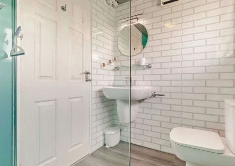 The shower room at Mullion Kingfisher, Mullion Cove