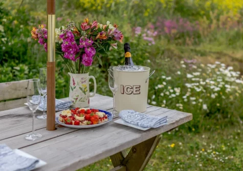 The shared garden & alfresco dining area at Mullion Kingfisher, Mullion Cove