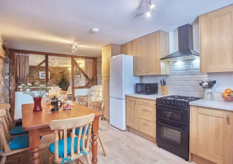 The kitchen & dining area at Mum's Cottage, Cheesewring Farm, Minions