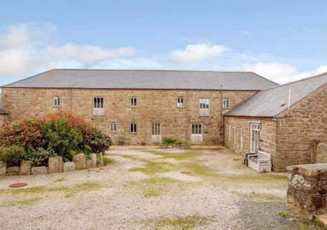 Munnings Barn is one of two beautiful converted barns, with reverse-level living enjoy spectacular panoramic views around the property