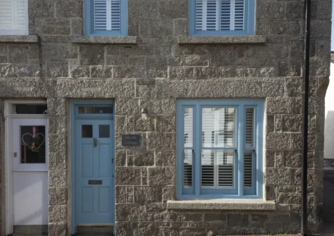 Myrtle Cottage, a two-bedroom cottage, sits in one of Mousehole's best positions on Fore Street close to all the village's fantastic shops