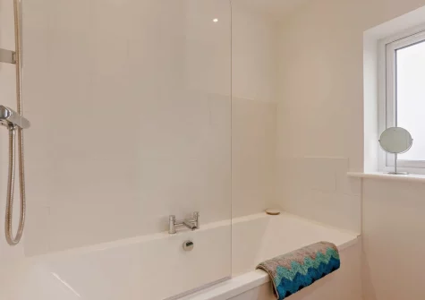 The bathroom at Mystique Cottage, Bideford