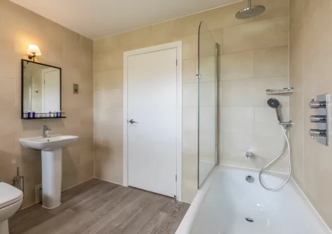 Bedroom #1 en-suite bathroom at Nampara 17, St Mellion Estate, St Mellion