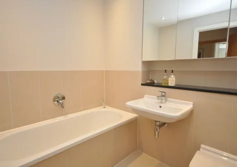 The bathroom at Nassau Beach View, Nassau Court, Westward Ho!