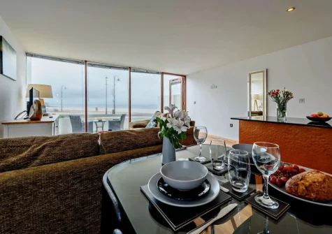 The dining area at Nautilus Sea View, Westward Ho!