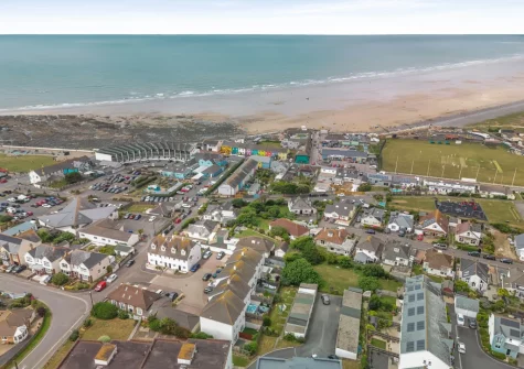 Staying at Nelson View, you can enjoy a car free holiday as everything, including the beach, is conveniently located