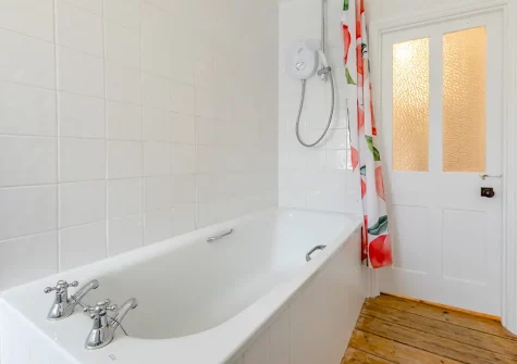 The bathroom at Neptune Cottage, St Ives