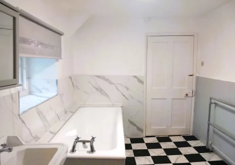 The bathroom at Nethercott Manor, Rose Ash