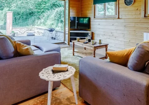 Newhaven Cabin, Branscombe is a stylish coastal retreat with private hot tub and sauna. Enjoy an enclosed garden, modern amenities, and easy access to beaches, attractions and charming villages. Perfect for families seeking seaside comfort.