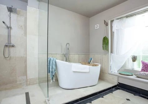 The first floor bathroom at Newton Cross House, Newton Tracey