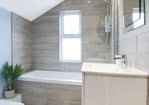 The bathroom at Nigel House, Mousehole