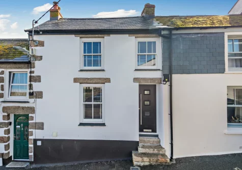 Night's Catch is set back from the harbour in a street of granite fisherman's cottages