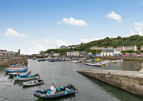 Night's Catch is located in a central position in the town of Porthleven within an easy walk to the harbour & shops