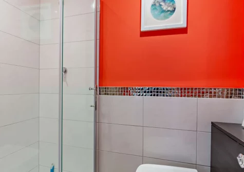 Bedroom #2 en-suite shower room at No4 The Ho, Westward Ho!