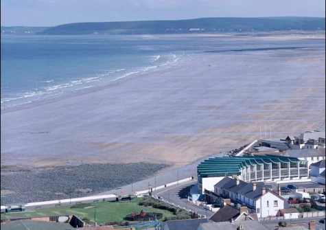 Enjoy the delights of Westward Ho! Beach just steps from your door, with local restaurants & bars within easy walking distance