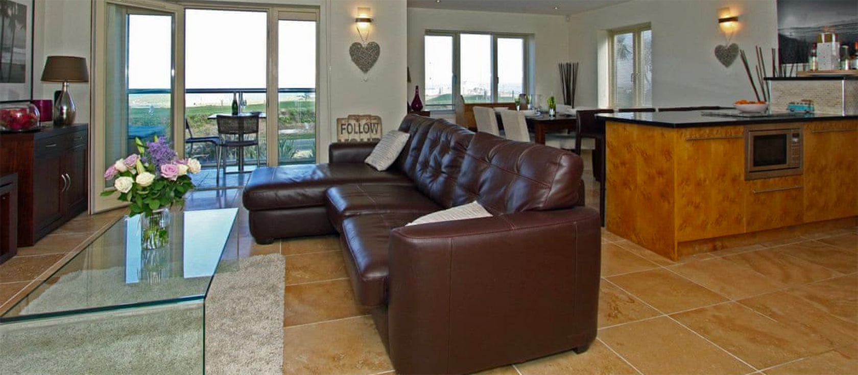 Nokandui is a two bedroom first floor apartment with a balcony off the living area and views across the golf course to Fistral Beach. The Vista is close to the South West Coastal path on the desirable Pentire peninsula.