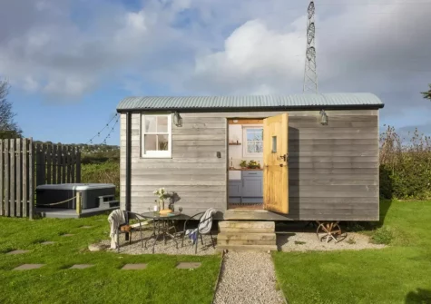 The outdoor sitting area & garden at Nori's Nest Shepherds Hut at Croft Hooper, Crowlas