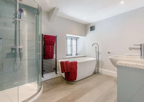 The bathroom at North Lodge, Tregeare