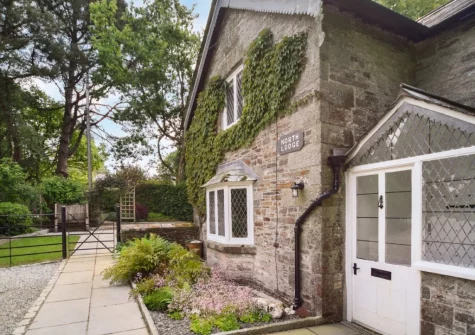 The delightful cottage garden with a patio, garden furniture & BBQ and delightful cottage garden with a patio, garden furniture, barbecue & lawn at North Lodge, Tregeare