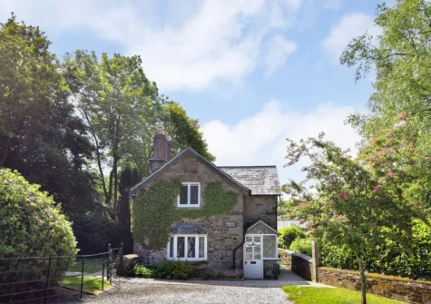 North Lodge is lovingly presented with luxurious furnishings & two delightful outside spaces