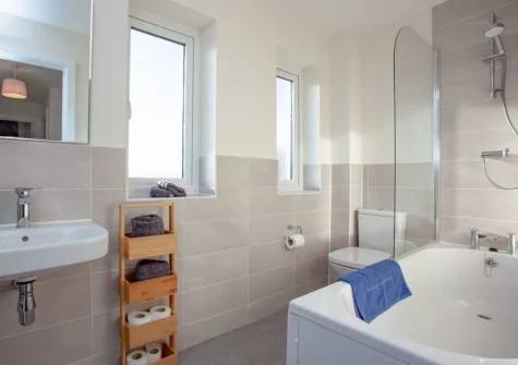 The bathroom at Number 11, St Eval