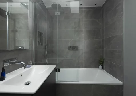 The bathroom at Number 9 Fistral House, Newquay
