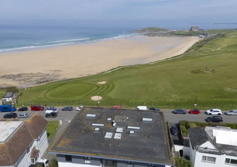 Number 9 Fistral House is in a superb location overlooking Fistral Beach, mere metres from the sand