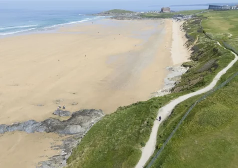 Number 9 Fistral House is in a superb location overlooking Fistral Beach, mere metres from the sand