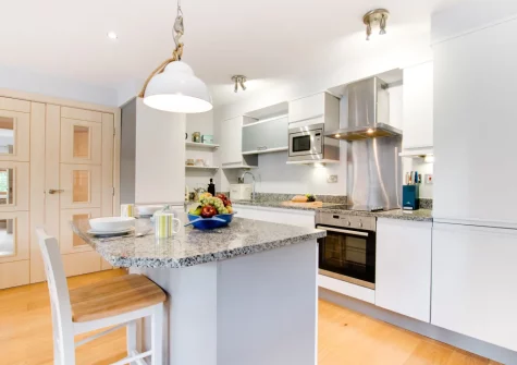 The kitchen at Number Six, The Creekside, Looe