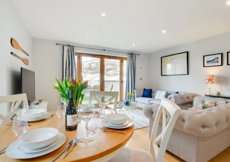 The dining area at Number Six, The Creekside, Looe