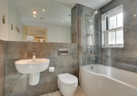 The bathroom at Number Six, The Creekside, Looe