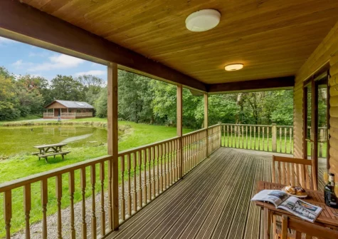 The decked balcony & outdoor sitting area at Oak at Waldon Valley Lodges, Bradworthy