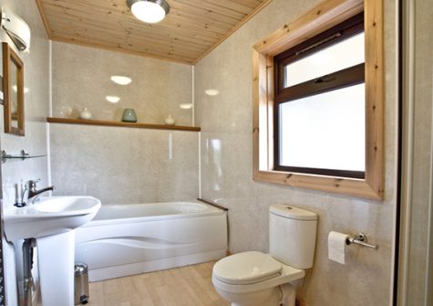 Bathroom @ Oak Lodge, Forest Lakes, Bideford