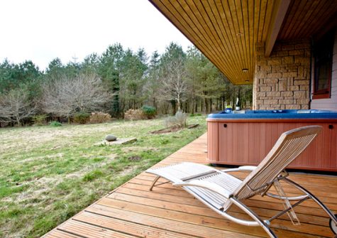 The tearrace with hot tub @ Oak Lodge, Forest Lakes, Bideford