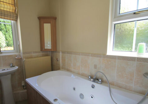 The bathroom at Oare Water Cottage, Oare