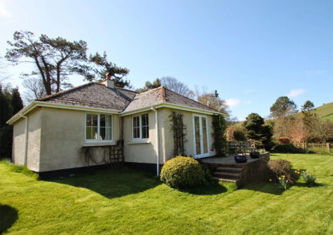 The patio & garden at Oare Water Cottage, Oare