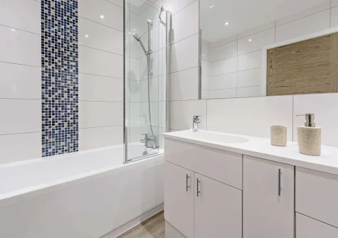 The bathroom at Ocean Charm, Westward Ho!