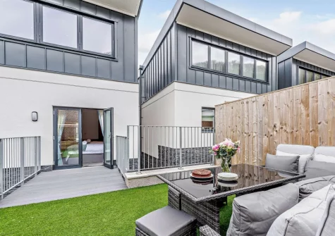 The garden & alfresco dining area at Ocean Charm, Westward Ho!