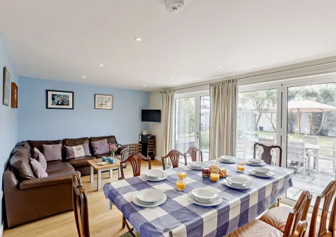 The dining area at Ocean Echo, Bude