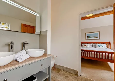 Bedroom #1 en-suite bathroom at Ocean Echo, Bude