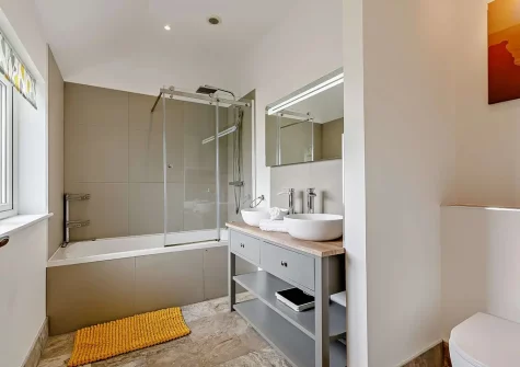 Bedroom #1 en-suite bathroom at Ocean Echo, Bude