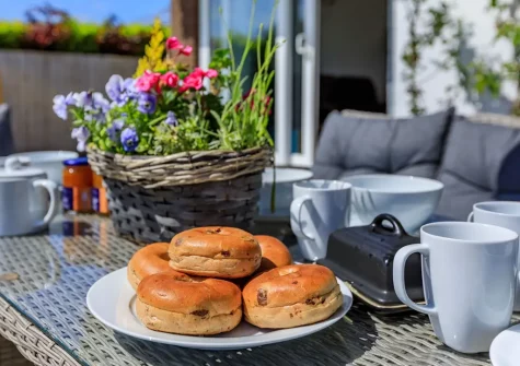 The alfresco dining area & garden at Oceans 10, Braunton