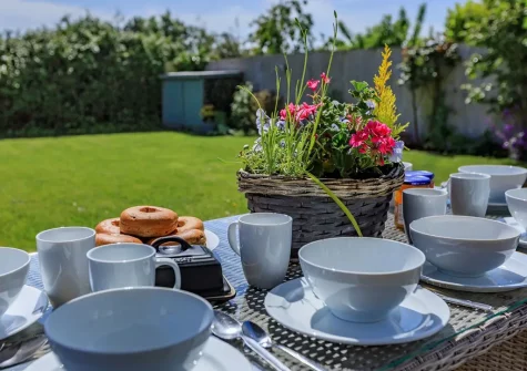 The alfresco dining area & garden at Oceans 10, Braunton