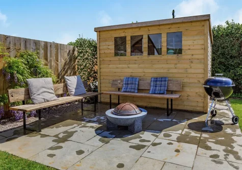 The patio, barbecue & outdoor sitting area at Oceans 10, Braunton