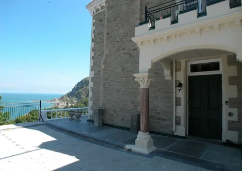 Outside Oceans Edge, Ilfracombe