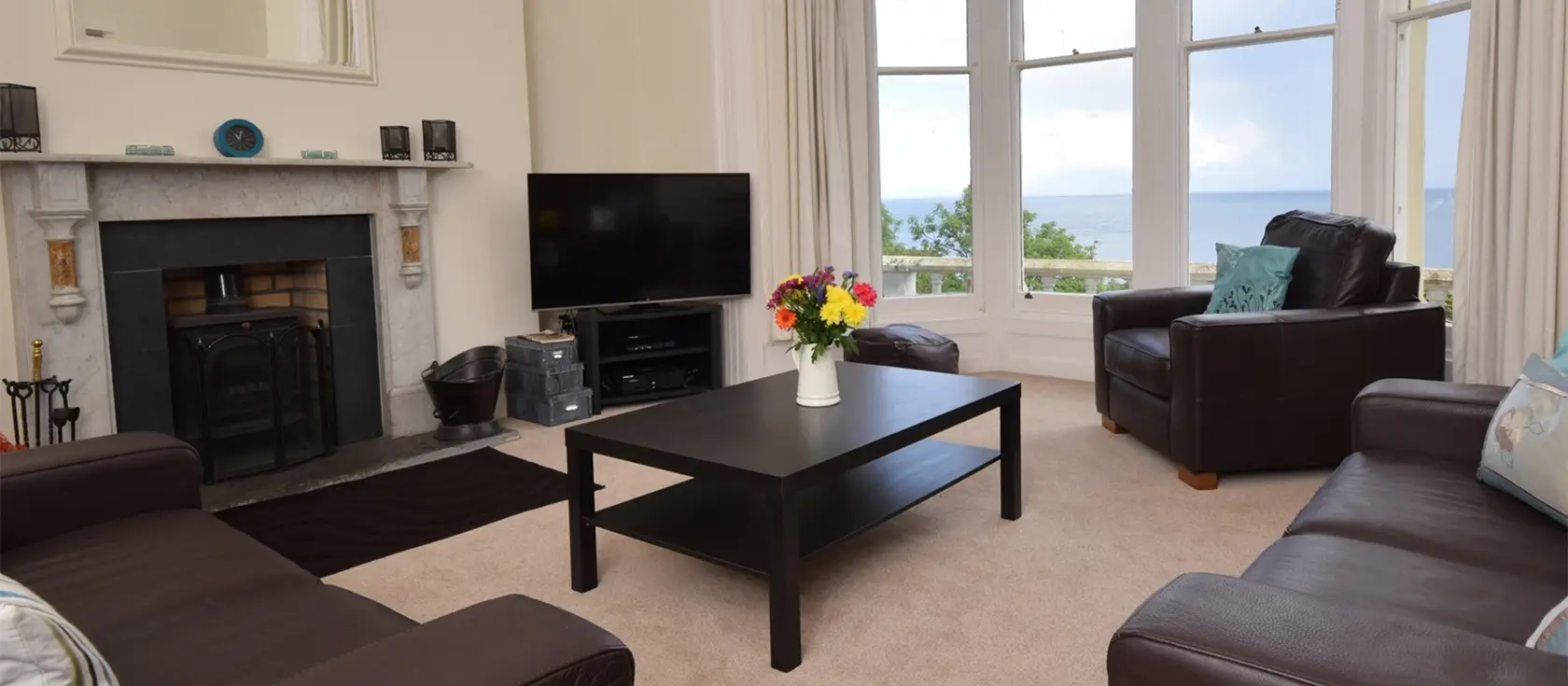 Oceans Edge, Ilfracombe is a sophisticated two-bedroom retreat with stunning sea views from its elevated position. Enjoy stylish interiors, a private balcony & easy access to local attractions. Perfect for families seeking a luxurious coastal escape.