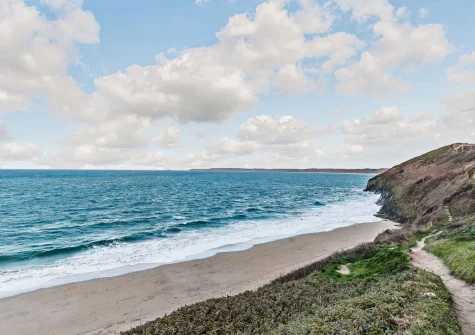 Oceans Nest is positioned in the heart of Carbis Bay, just 900 metres from it's beautiful sandy beach