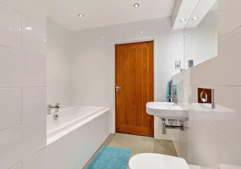 The wetroom with bath at Ochre, West Putford
