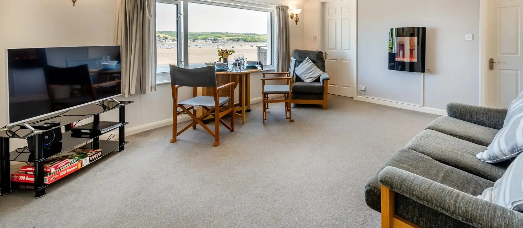Old Brewhouse 2, Appledore is a sophisticated waterfront apartment with uninterrupted estuary views, private enclosed balcony, and two double bedrooms. Perfect for couples seeking maritime charm, coastal adventures, and peaceful relaxation.